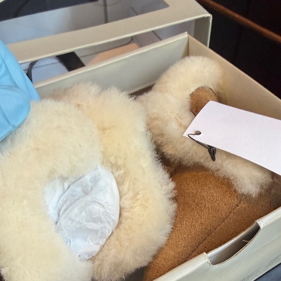 🔥 UGG Lassen Genuine Shearling Shoes – Chestnut (Size 0/1) – NEW IN BOX - Picture 8 of 16